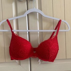Victoria’s Secret sexy push up red lace bra